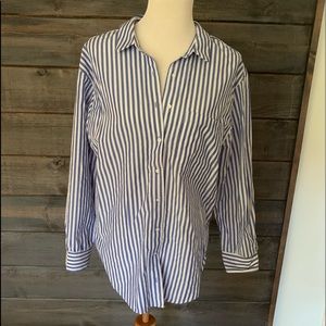 Pull & Bear button down shirt.  Size M.